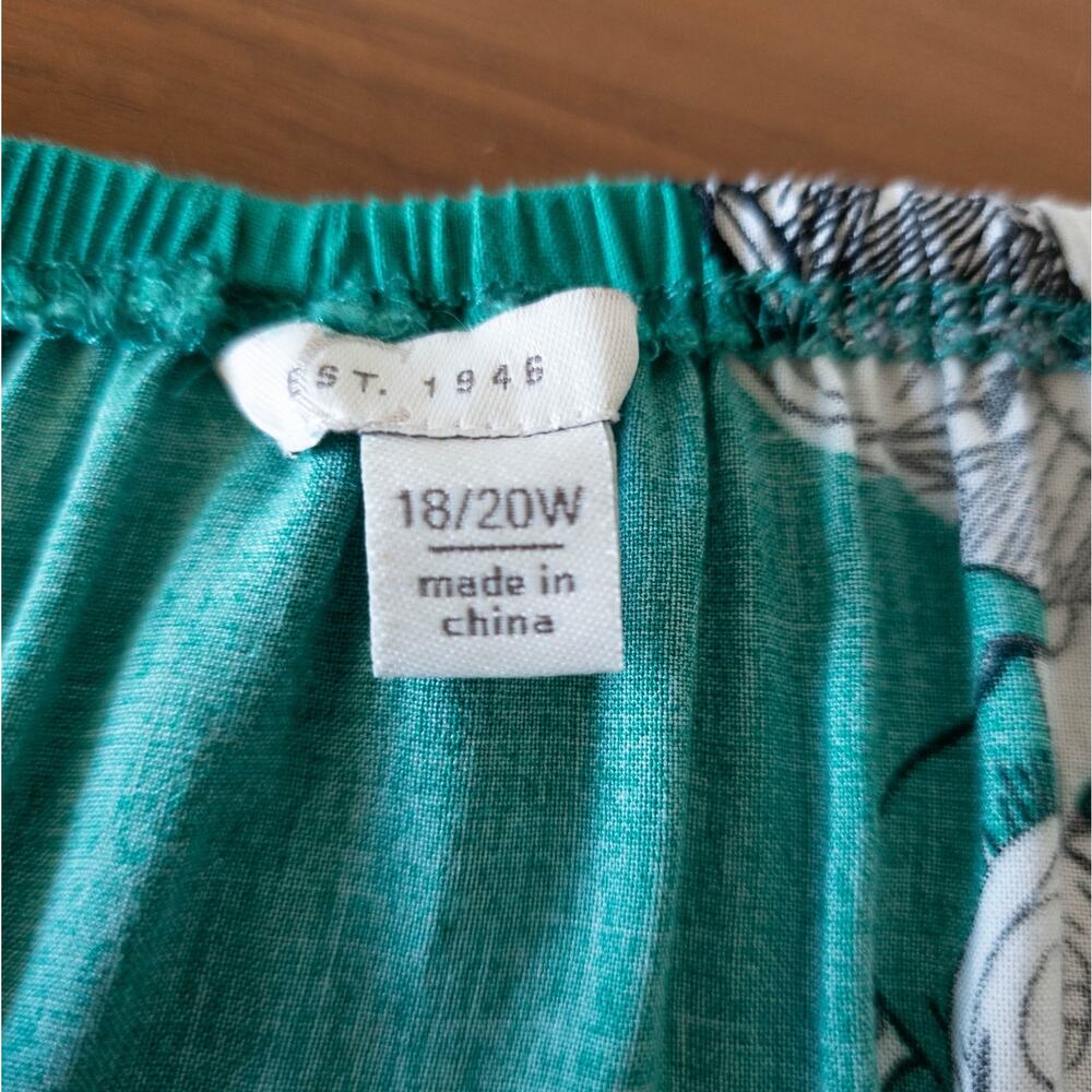 C‎ Est 1946 Womens SIZE 18/20W Green Floral Tie Front Peasant Top - Picture 7 of 8